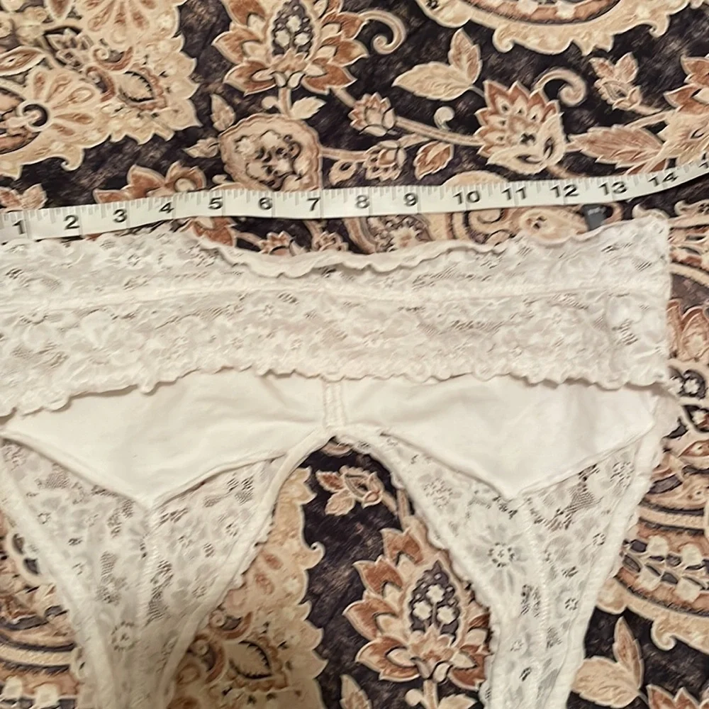 Offwhite Lacey halter bralette - Picture 7 of 7